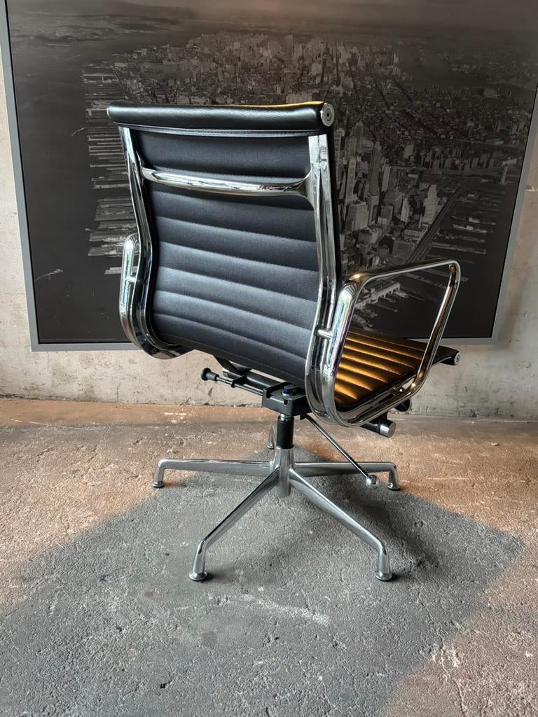 Design stoel  geïnspireerd op eames ea117 ea108 hilversum, Ophalen of Verzenden, Gebruikt, Zwart