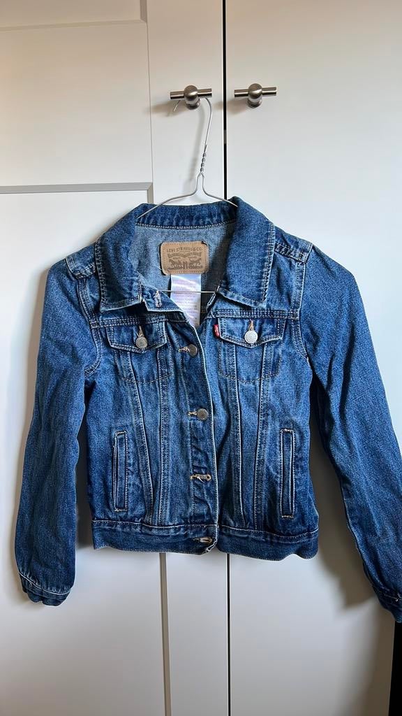Levi’s spijkerjasje 10A/ maat 140, Ophalen, Zo goed als nieuw, Meisje, Jas