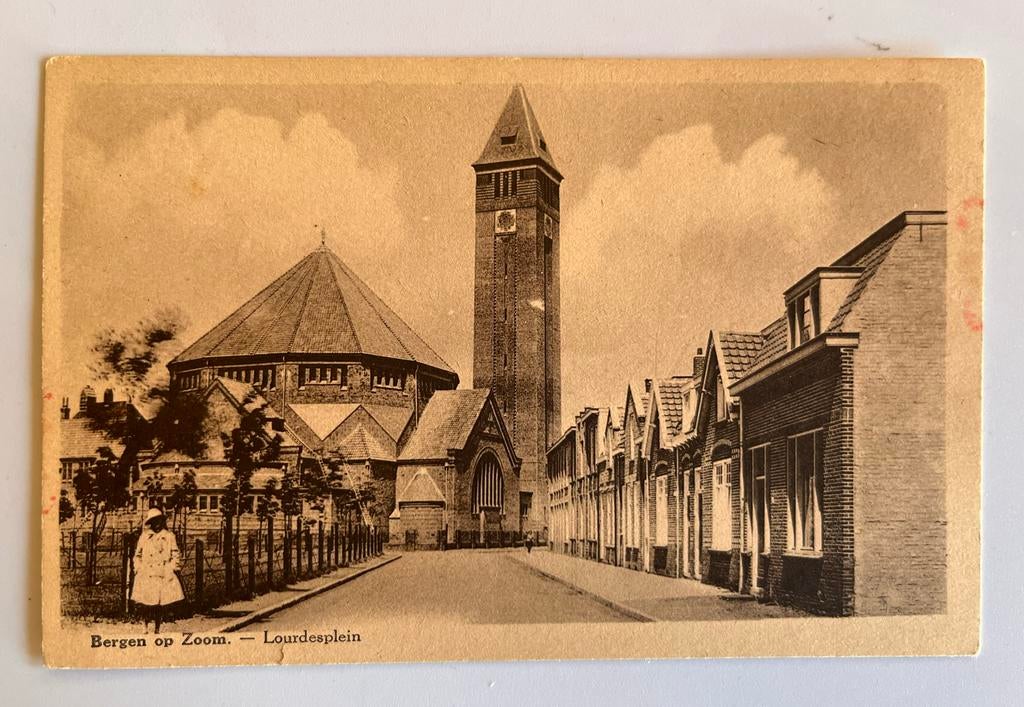 Ansichtkaart Lourdesplein - Bergen op Zoom, Ophalen of Verzenden, 1920 tot 1940, Noord-Brabant