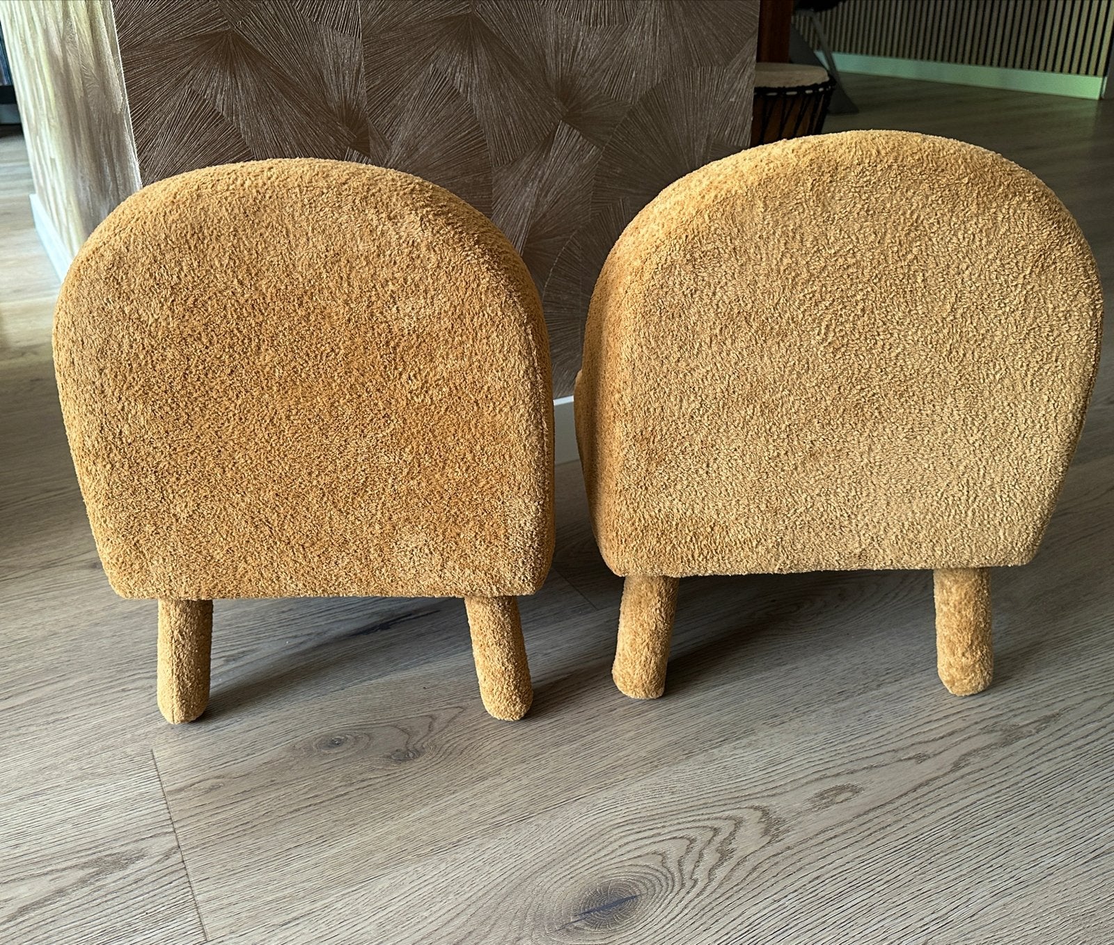 2x Okergele kinderstoeltjes - zithoogte 23 cm, Ophalen, Nieuw, Stoel(en)