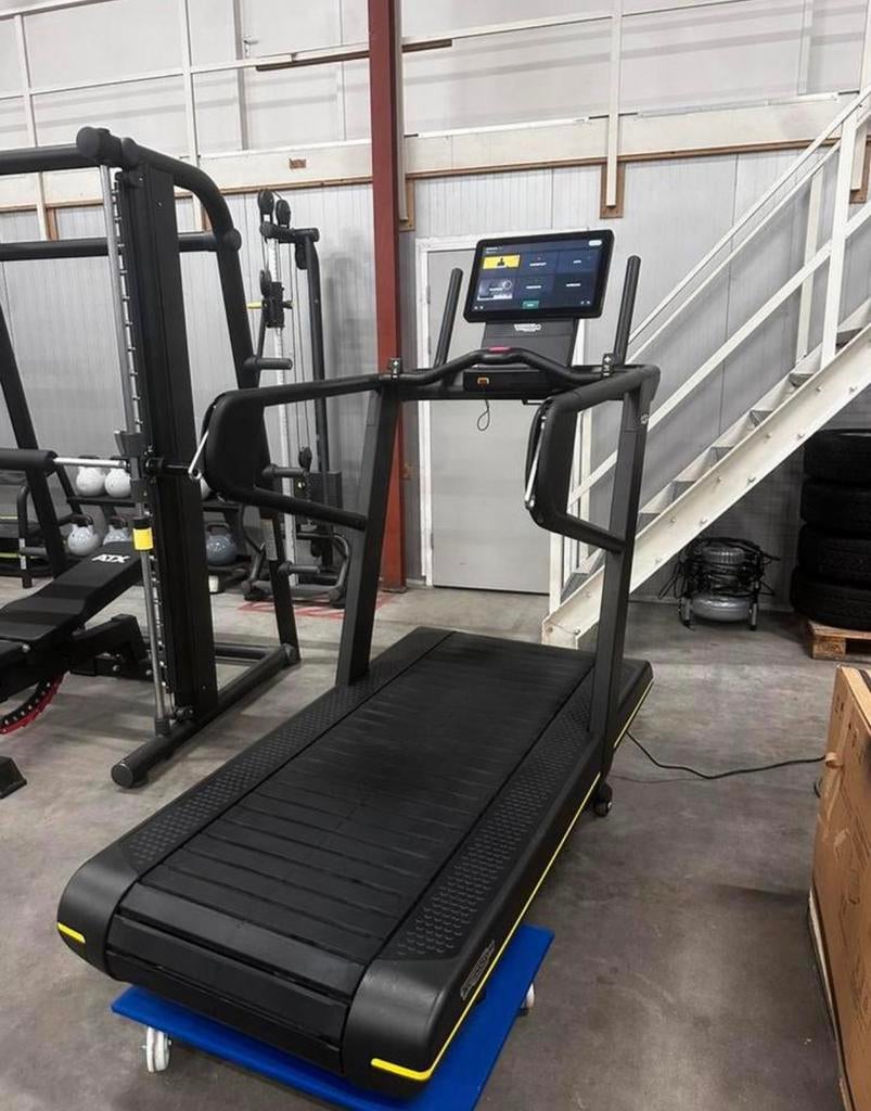 Technogym Skillrun 7000 met parachutekit, Sport en Fitness, Fitnessmaterialen, Zo goed als nieuw, Overige typen, Ophalen