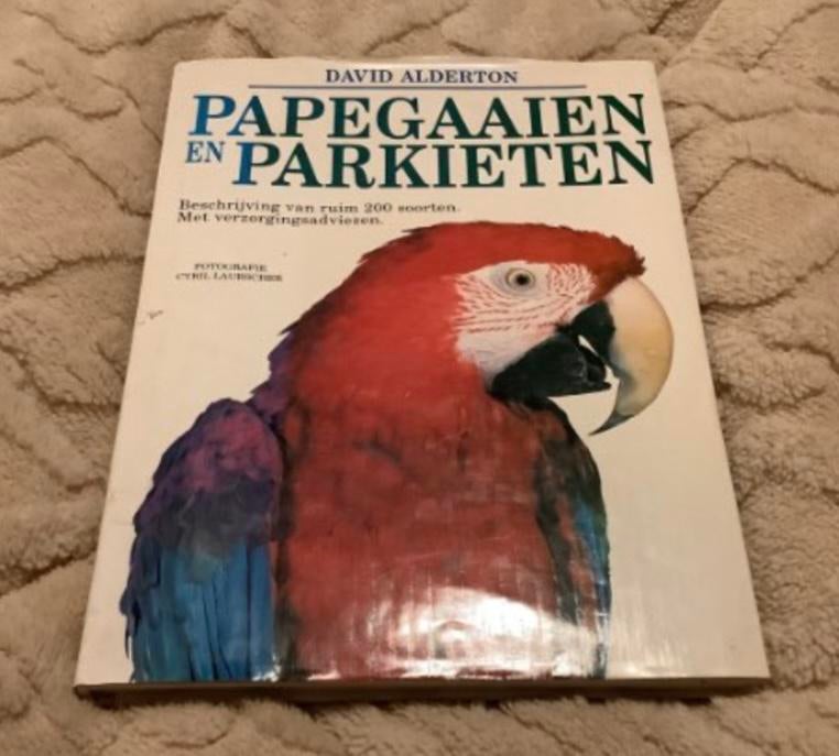 Aangeboden het boek Papagaaien en Parkieten, Meerdere dieren, Parkiet
