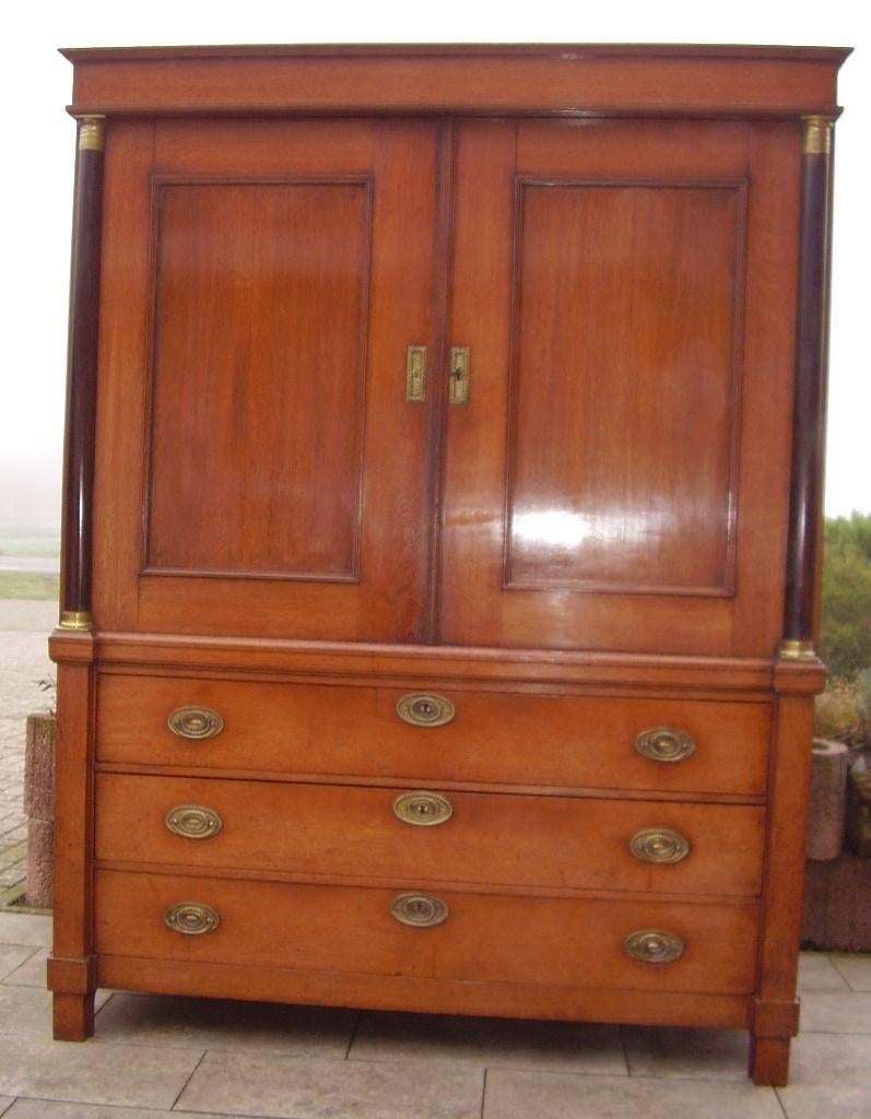 Klein 214cm eiken empire kabinet linnenkast uit ca 1820, Ophalen