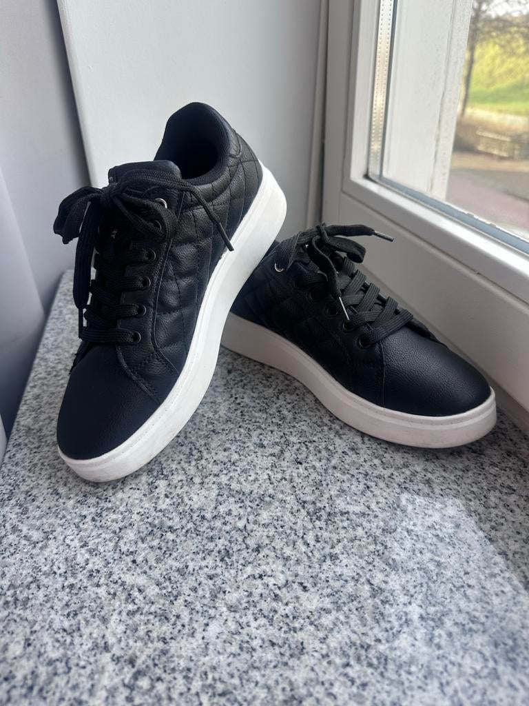 Stijlvolle Lage Sneakers, Zwart, Ophalen of Verzenden, Sneakers of Gympen, Zo goed als nieuw