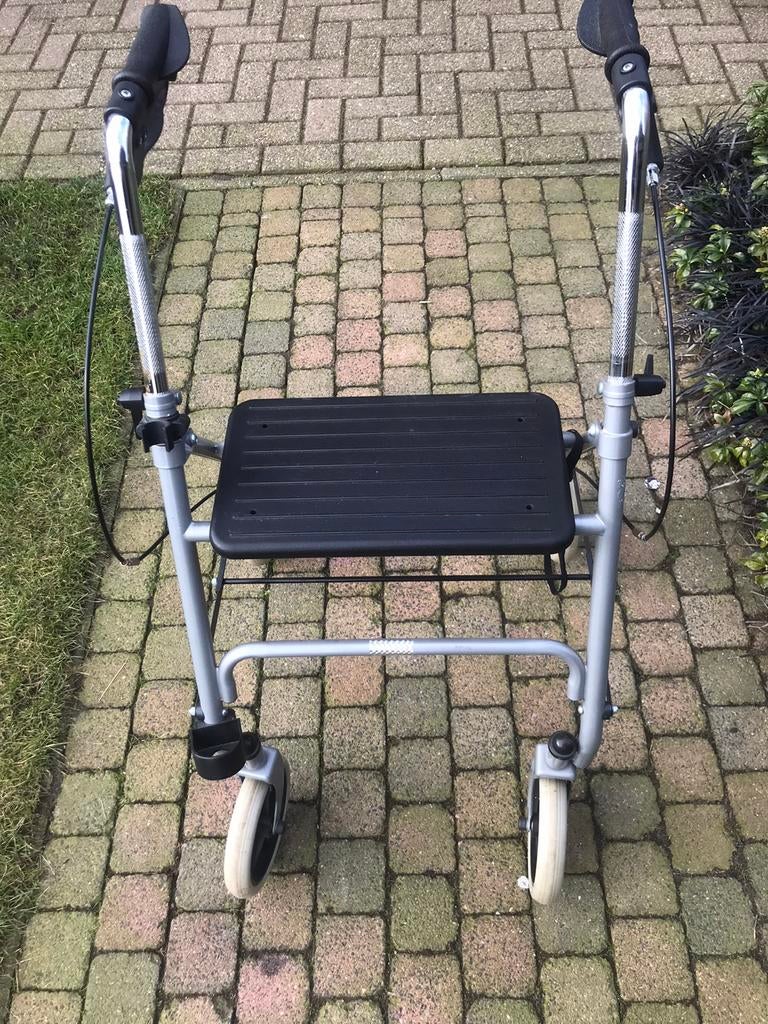 Tekoop rollator, Diversen, Rollators, Ophalen of Verzenden, Zo goed als nieuw