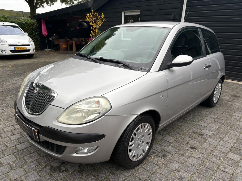 Lancia Ypsilon 1.2 16V Argento! Nieuwe koppeling en APK!, Auto's, Voorwielaandrijving, Stof, 1242 cc, 4 cilinders