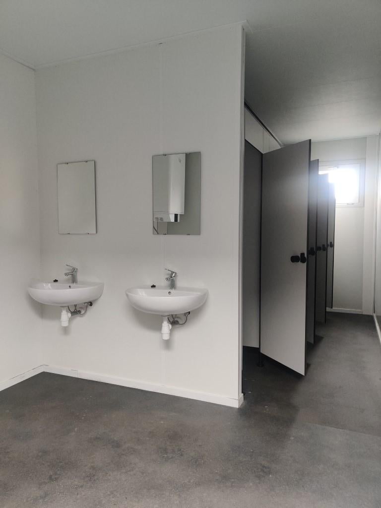 Sanitair unit - 2 wc - 2 douches - 2 wasbakken - 6x3meter, Ophalen of Verzenden