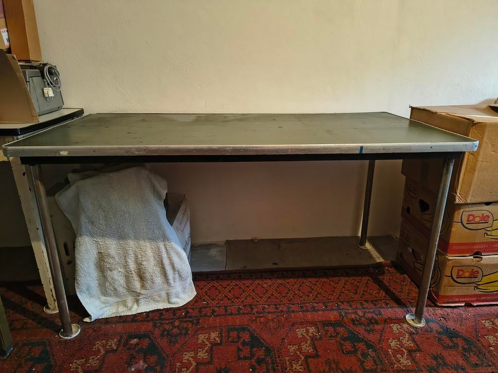 Zeer stevige metalen tafel , labtafel uit de jaren 50, Ophalen, Gebruikt, 75 cm of meer, 60 cm of meer