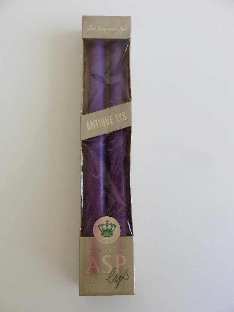 Vintage 2 paarse dinerkaarsen van ASP Holmblad lys, Huis en Inrichting, Woonaccessoires | Kandelaars en Kaarsen, Nieuw, Kaars