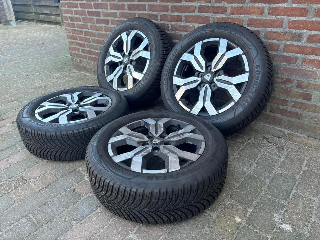 17 inch Dacia Duster velgen! Renault Nissan all season band, Banden en Velgen, 17 inch, Ophalen of Verzenden, All Season