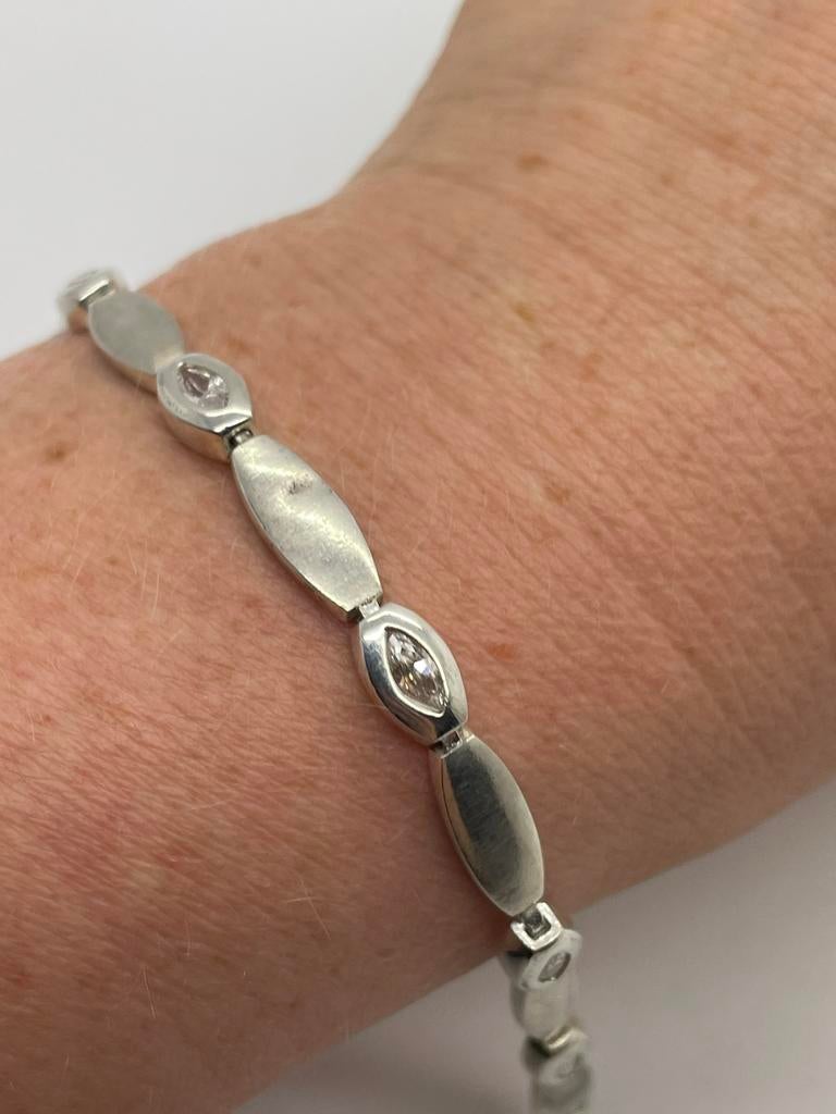 C421 Prachtige zilveren modernist armband gematteerd, Sieraden, Tassen en Uiterlijk, Ophalen of Verzenden, X, Zilver, X