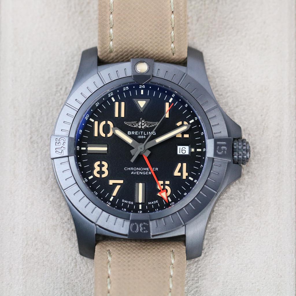 Breitling Avenger GMT Nightmission 45 (99% NIEUW/ 2023), Overige materialen, Leer, Breitling, Polshorloge