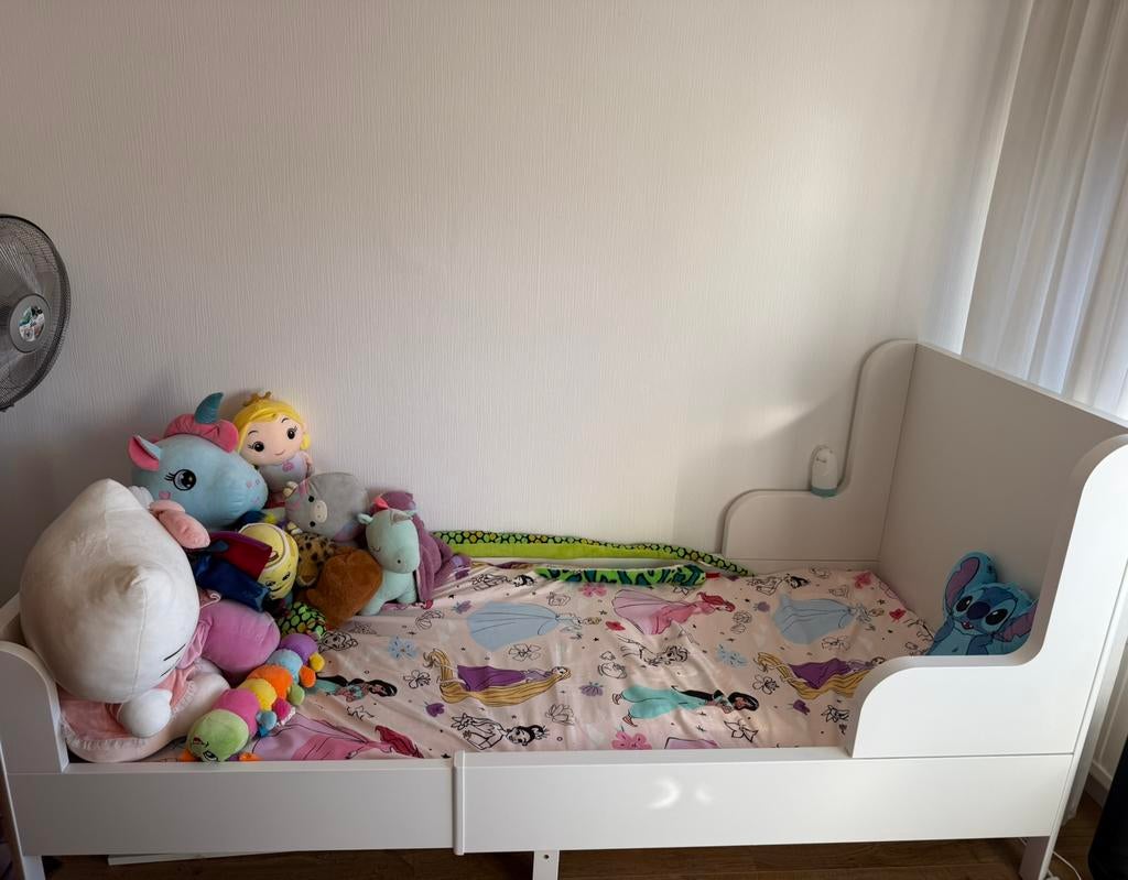 IKEA BUSUNGE bed + kast - goede staat!, Kinderen en Baby's, Kinderkamer | Bedden, Ophalen, 85 tot 100 cm, Zo goed als nieuw, Matras