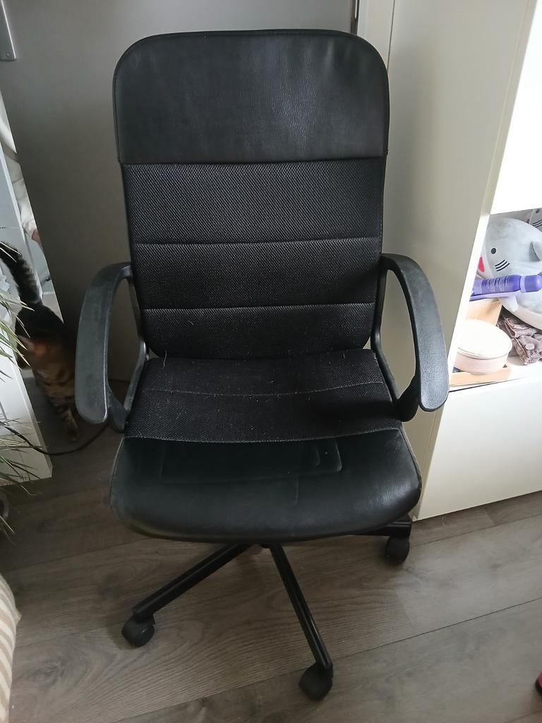 Nette bureaustoel - comfortabel en functioneel, Ophalen, Gebruikt, Zwart, Bureaustoel