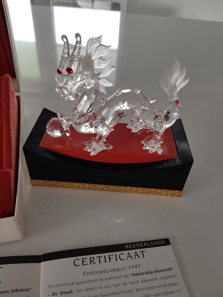 Swarovski jaarstuk draak 1997 compleet, Verzamelen, Swarovski, Ophalen, Zo goed als nieuw, Figuurtje