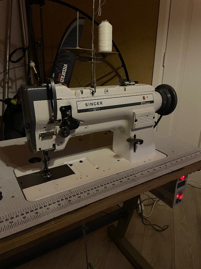 Industrie naaimachine Singer 211, Ophalen, Gebruikt, Singer, Naaimachine