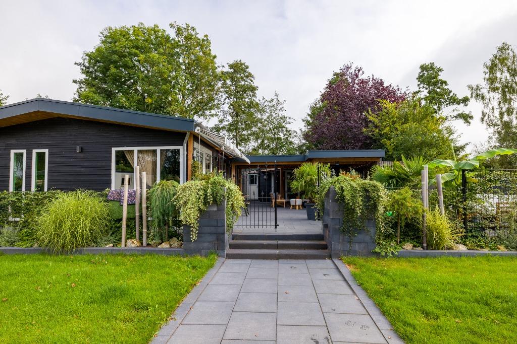 TE KOOP PRACHTIGE CHALET AAN DE IJSSEL, Huizen en Kamers, 2 slaapkamers, Overijssel, Verkoop zonder makelaar, Chalet