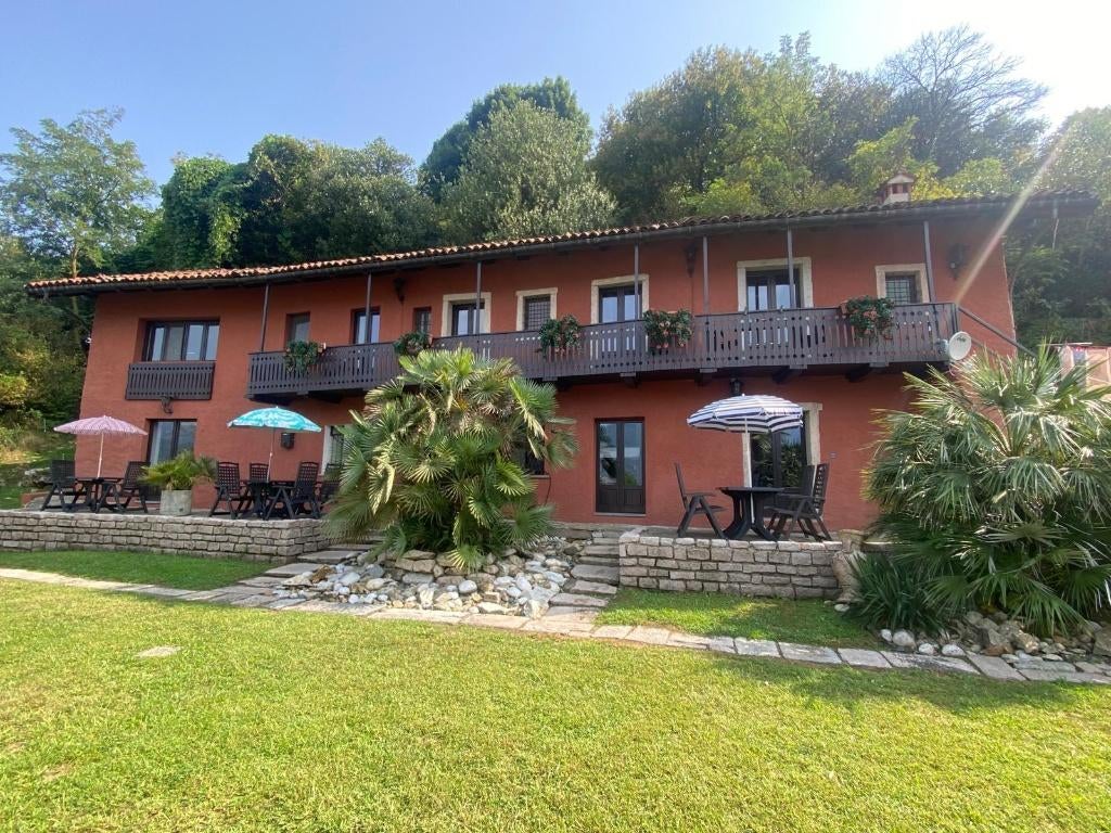 Vakantiehuis | 4 Appartementen | Meer Maggiore | vakantie, 4 of meer slaapkamers, Dorp, Wasmachine, Lombardije en Merengebied