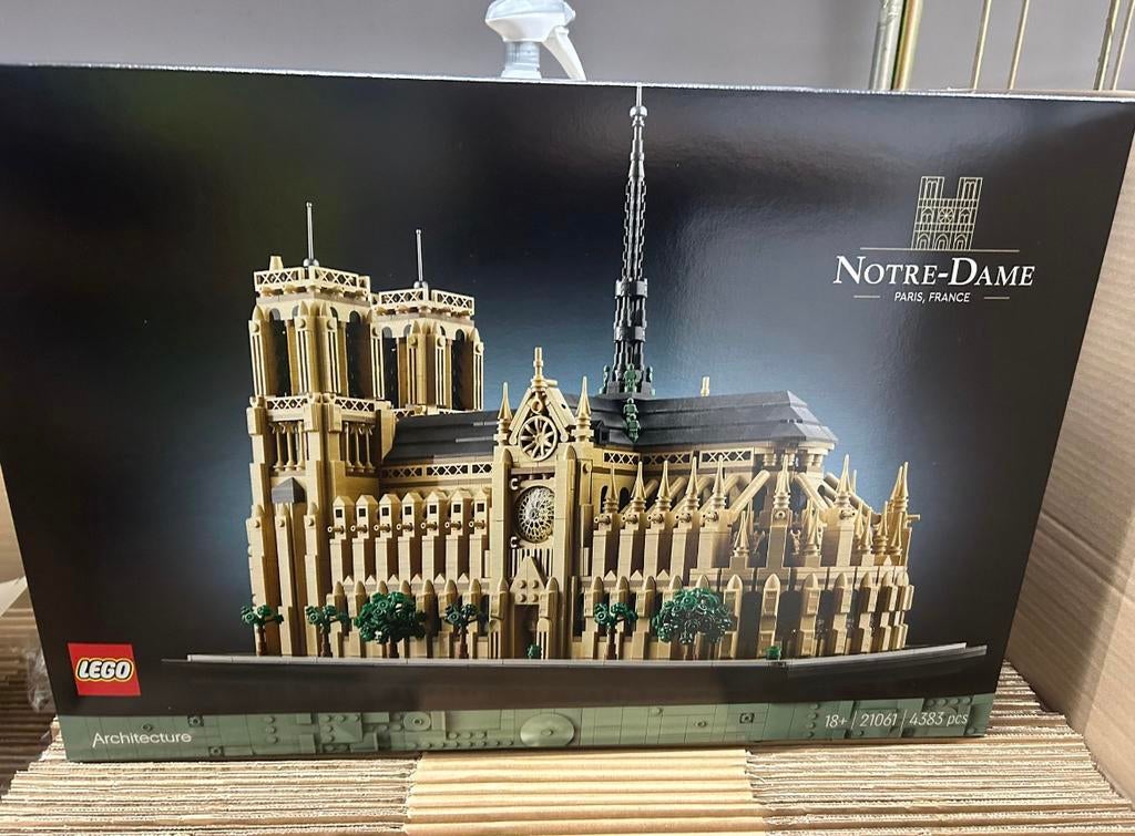 Nieuw in doos lego Notre-Dame 21061, Ophalen, Nieuw, Complete set, Lego
