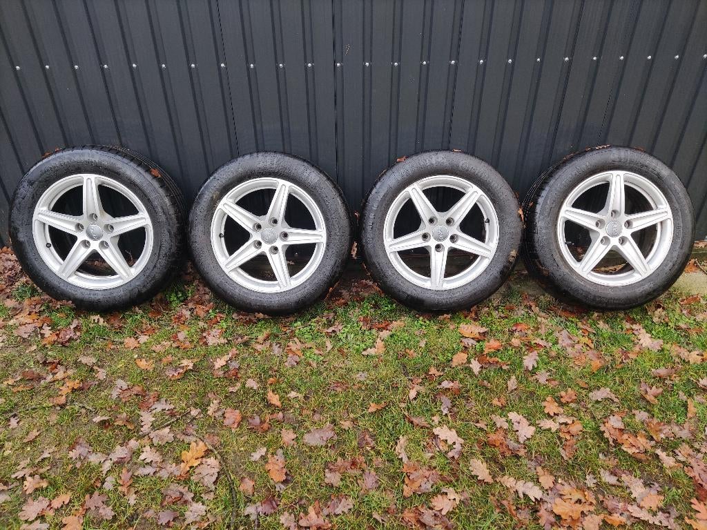 Audi A4 B9 originele auto velgen + band, Ophalen