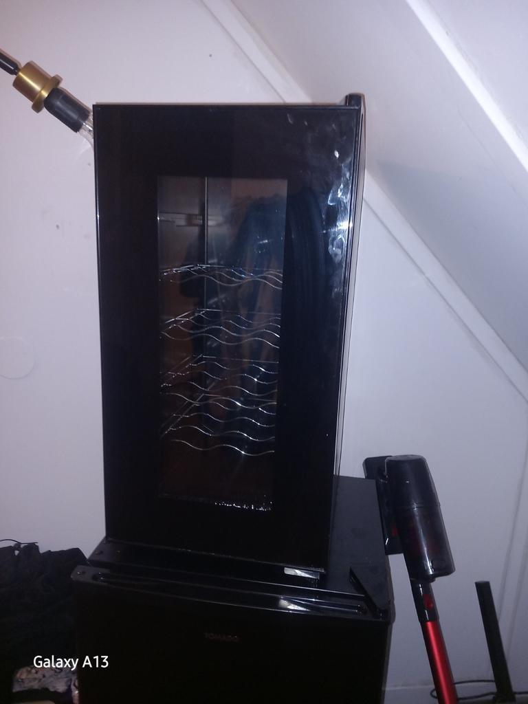zwarte tafelmodel flessenkoeler,met een glazen dwur, 85 tot 120 cm, Zonder vriesvak, Nieuw, Ophalen of Verzenden