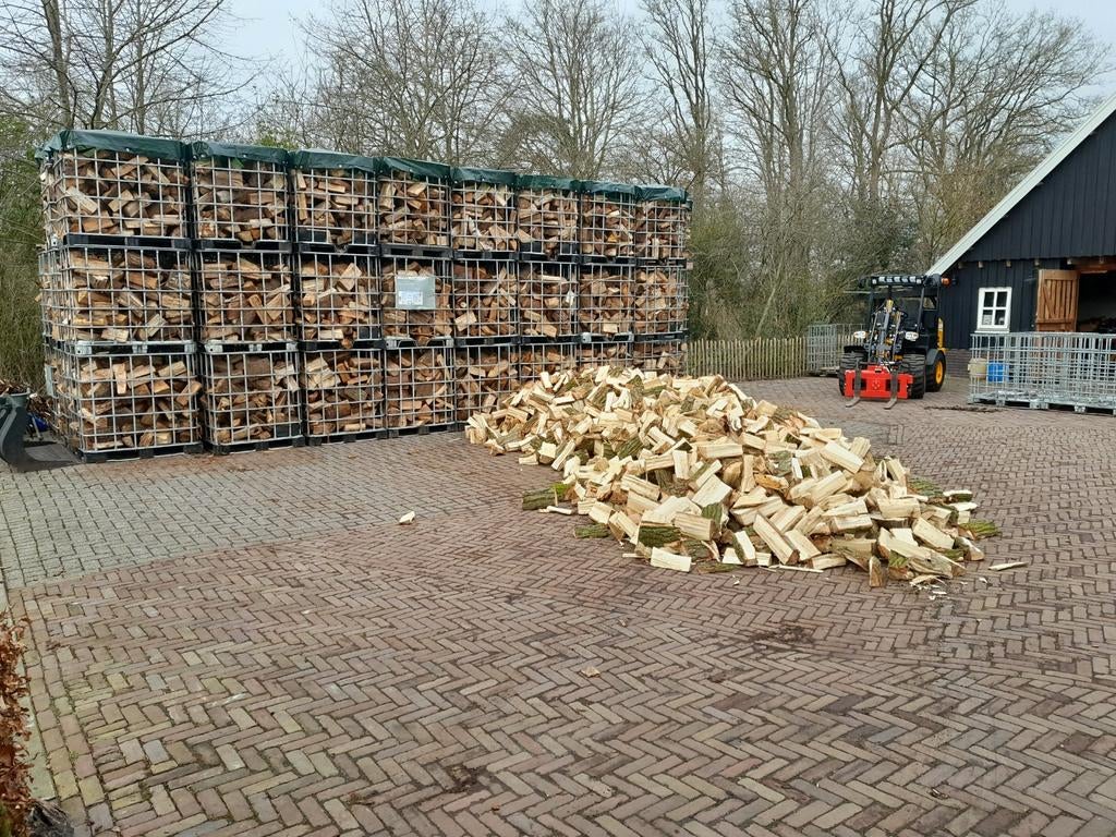Droog Brandhout,€ 125 p/m3 Eiken(85%), Essen(15%), 6 m³ of meer, Ophalen of Verzenden, Eikenhout, Blokken