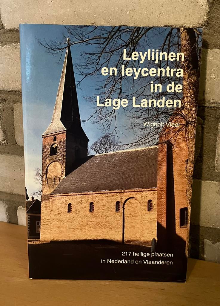 Wigholt Vleer - Leylijnen en leycentra’s in de lage landen, Boeken, Ophalen of Verzenden, Gelezen, Spiritualiteit algemeen, Achtergrond en Informatie