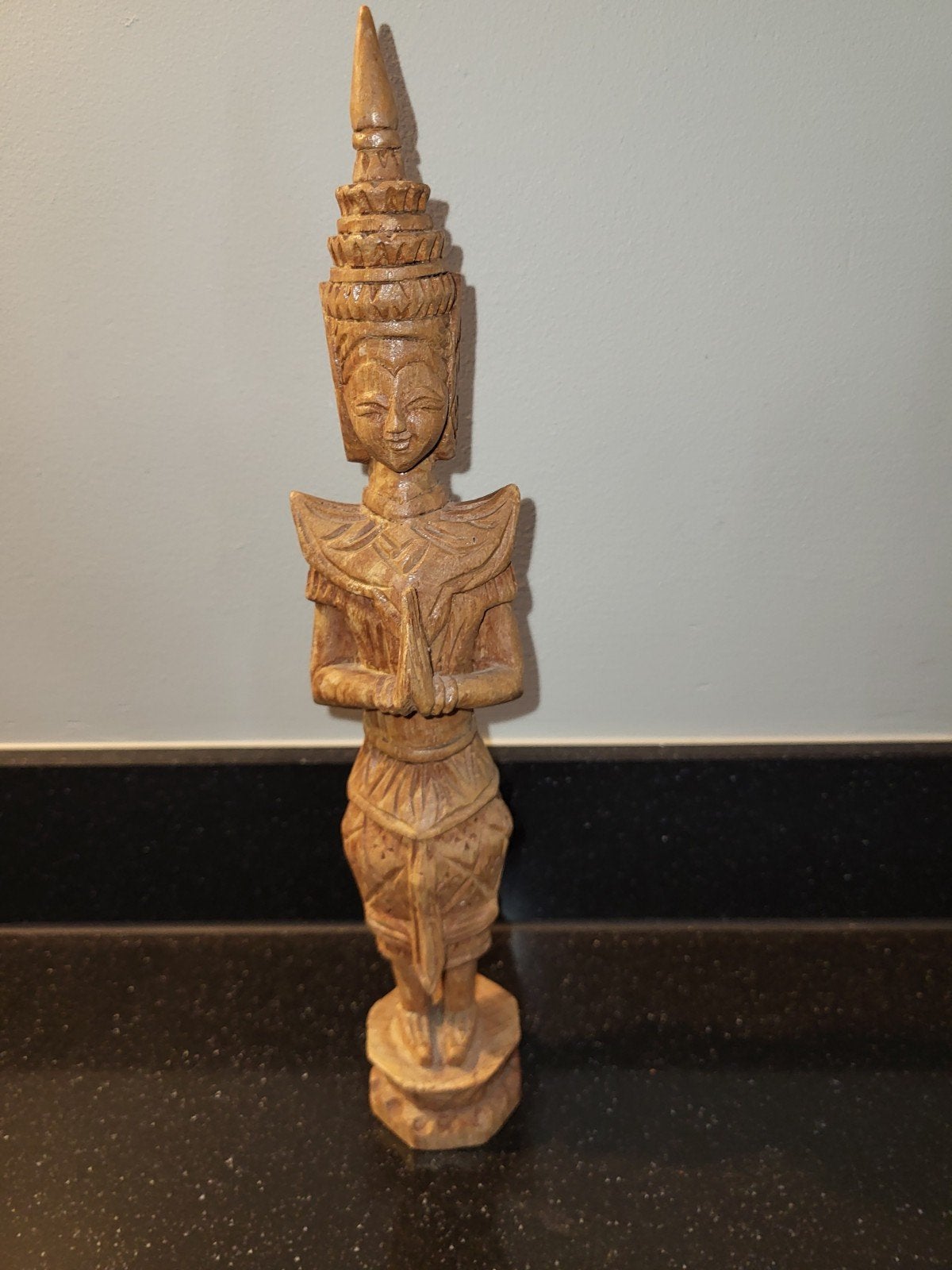Houten Thais Beeld - Handgesneden Aziatische Sculptuur, Ophalen of Verzenden, Handgemaakt, 20 - 50 cm, Beeld