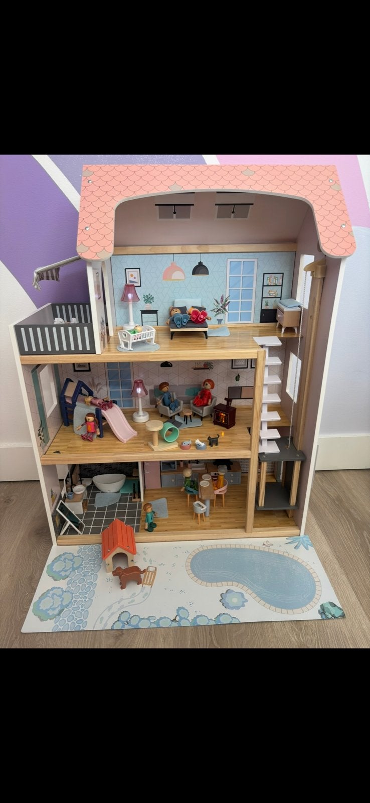 Poppenhuis met uitbreidingsset poppetjes