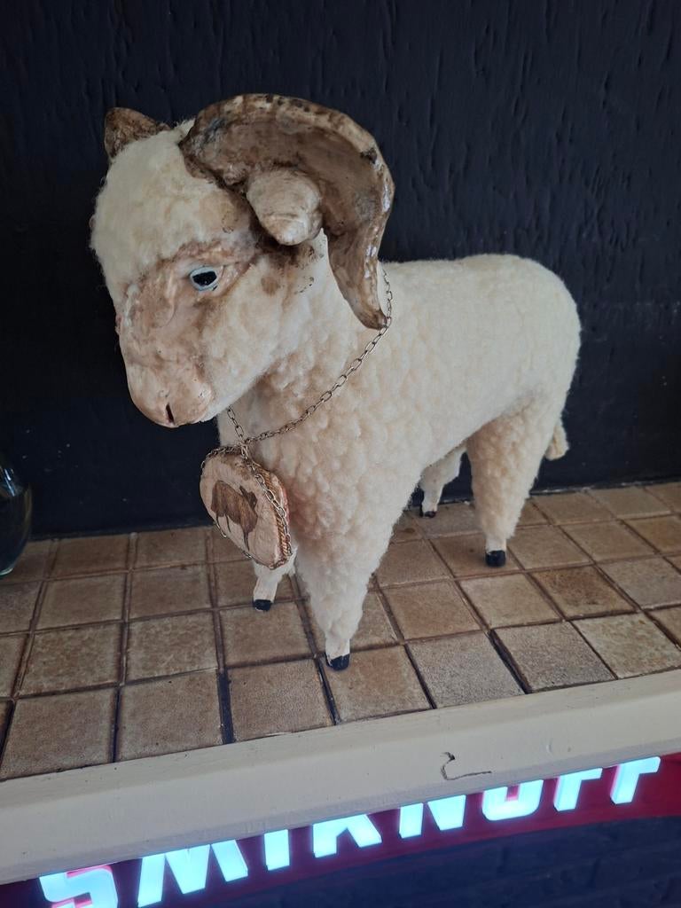 Vintage Ram Decoratie - Wol, Klei & Hout - 33cm Hoog, Ophalen of Verzenden