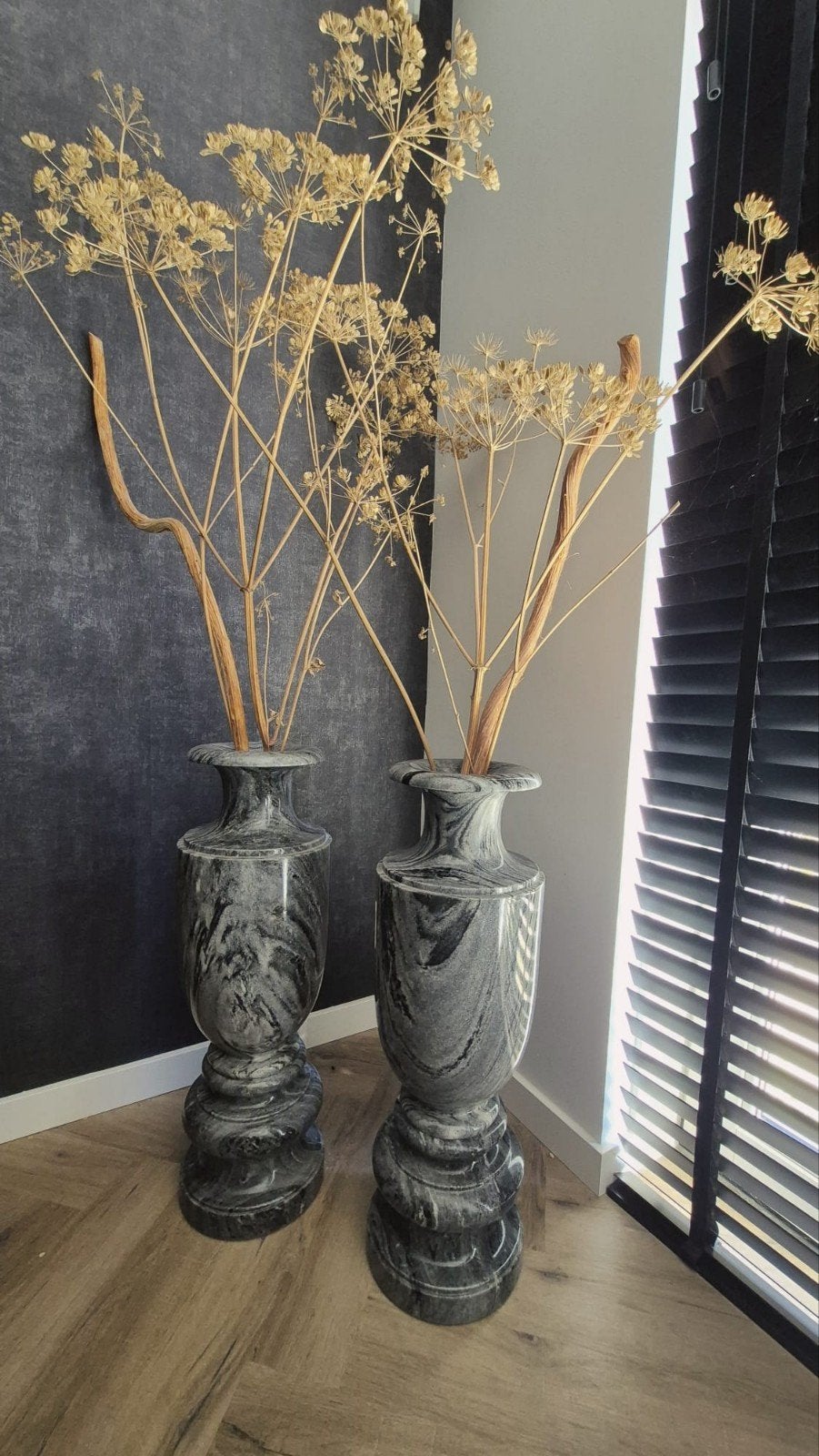 Set van 2 unieke marmeren vazen uit Vietnam, 80cm hoog, Huis en Inrichting, Ophalen, Natuurlijk materiaal, Zo goed als nieuw, Handgemaakt