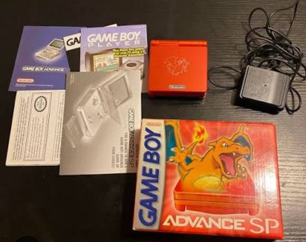 Game Boy Advance SP Charizard Edition met doos en lader, Spelcomputers en Games, Overige genres, 1 speler, Ophalen of Verzenden