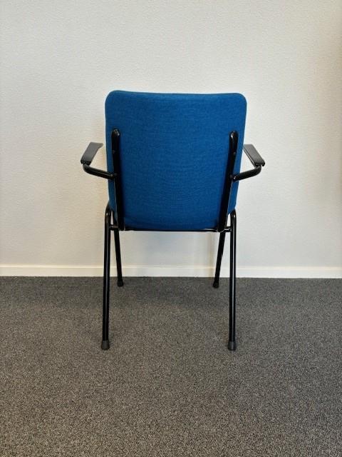 Stoelen model 3313 met armleggers, blauw, zwart onderstel, Niet ingevuld, Stof, Gebruikt, Blauw
