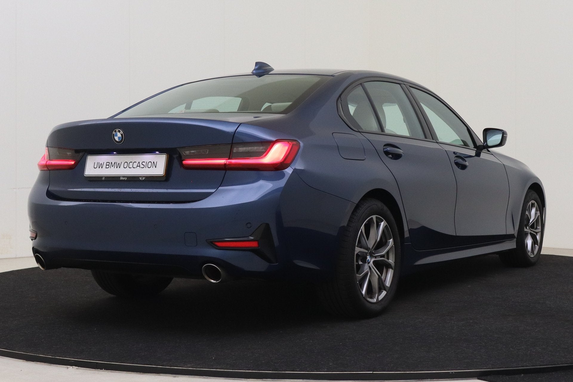 BMW 3 Serie 320i Automaat / Sportstoelen / LED / Cruise Cont, Achterwielaandrijving, Gebruikt, 4 cilinders, Blauw