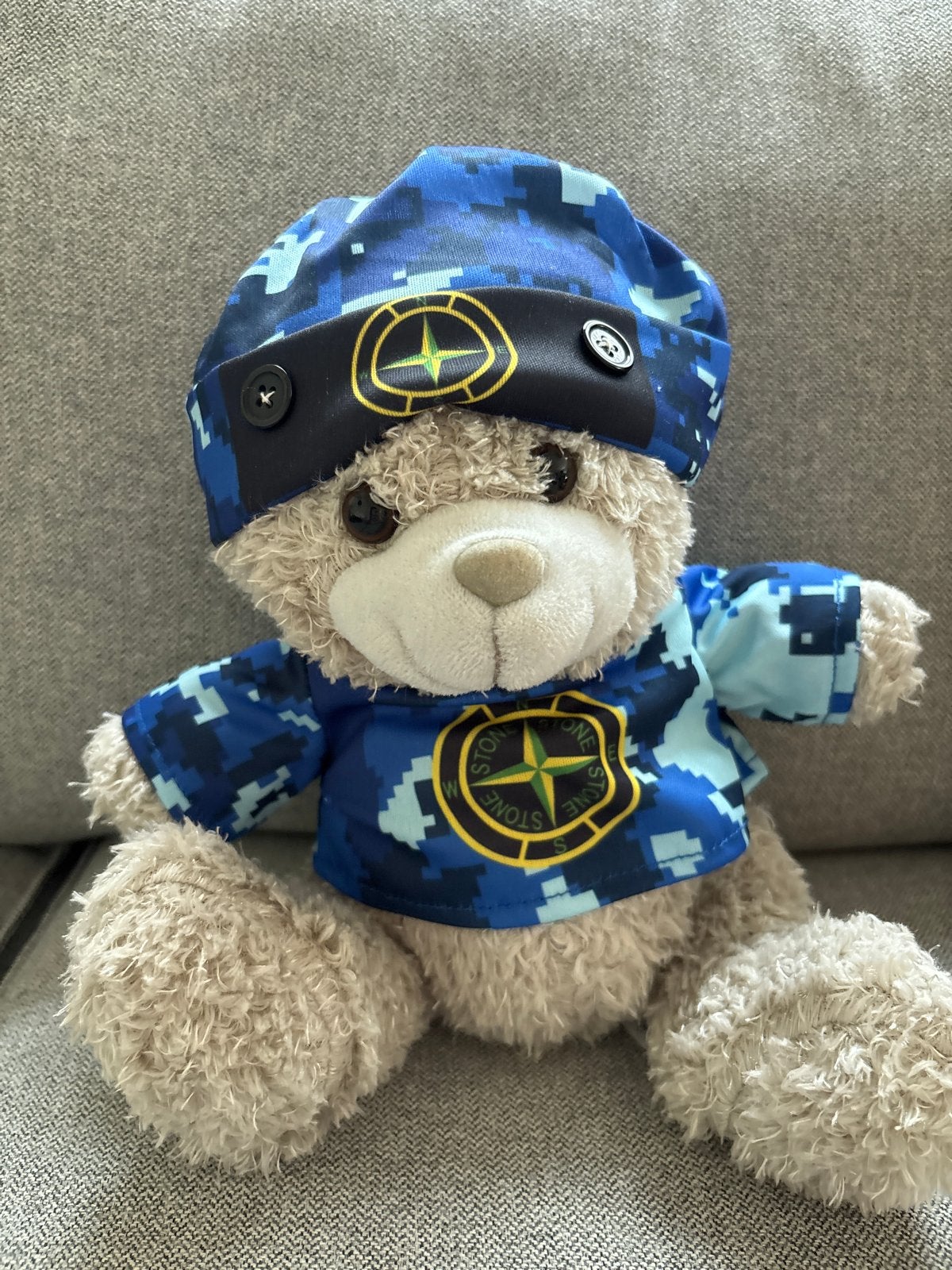 Stone Island Beer Knuffel - Blauw Camo, Kinderen en Baby's, Ophalen, Overige merken, Beer, Blauw