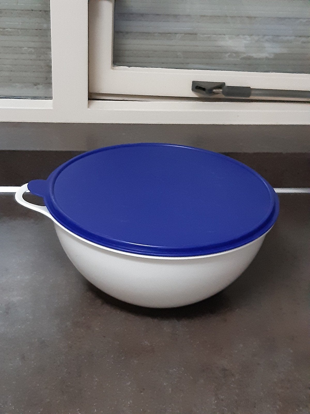 Tupperware mixerkom 7,5 ltr / voorraad / deeg kom blauw, Huis en Inrichting, Keuken | Tupperware, Ophalen of Verzenden, Blauw