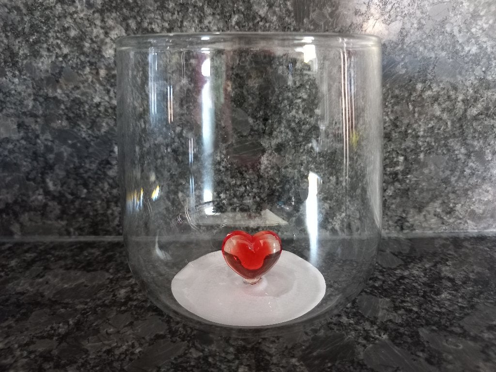 Drinkglas 3D met rood glazen hartje spiksplinternieuw!!!, Ophalen of Verzenden, Nieuw, Glas, Overige stijlen