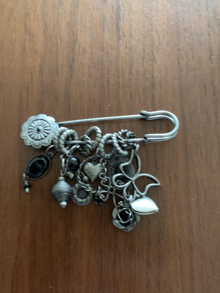 5 verschillende broches van schotse, e.a. en decoratiebloem., Overige materialen, 4 tot 7 cm, Overige kleuren, Ophalen of Verzenden