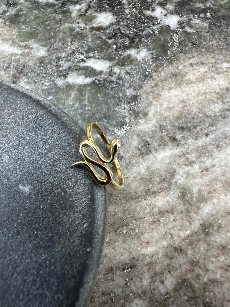 Elegante 18k Gouden Slangen Ring - Maat 17.5, Sieraden, Tassen en Uiterlijk, Ringen, Nieuw, Ophalen of Verzenden, 17 tot 18, Dame