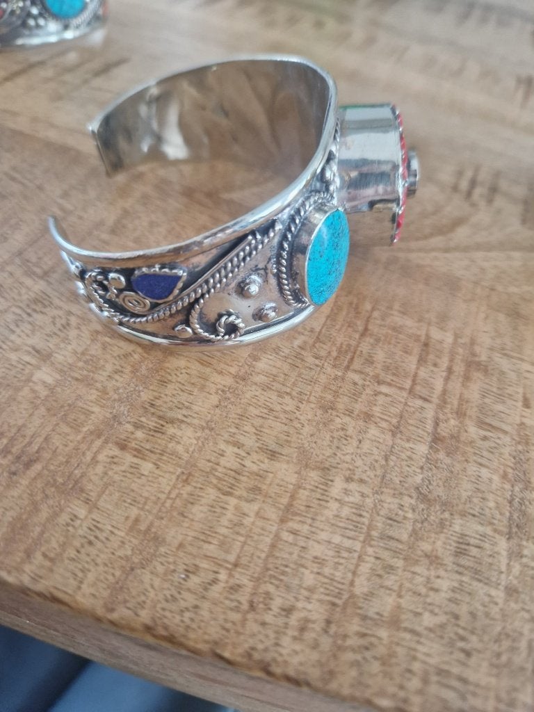 Tibetaanse armband met bloedkoraal lapis en turquoise, Sieraden, Tassen en Uiterlijk, Ophalen of Verzenden, Zilver, Armband, Met edelsteen