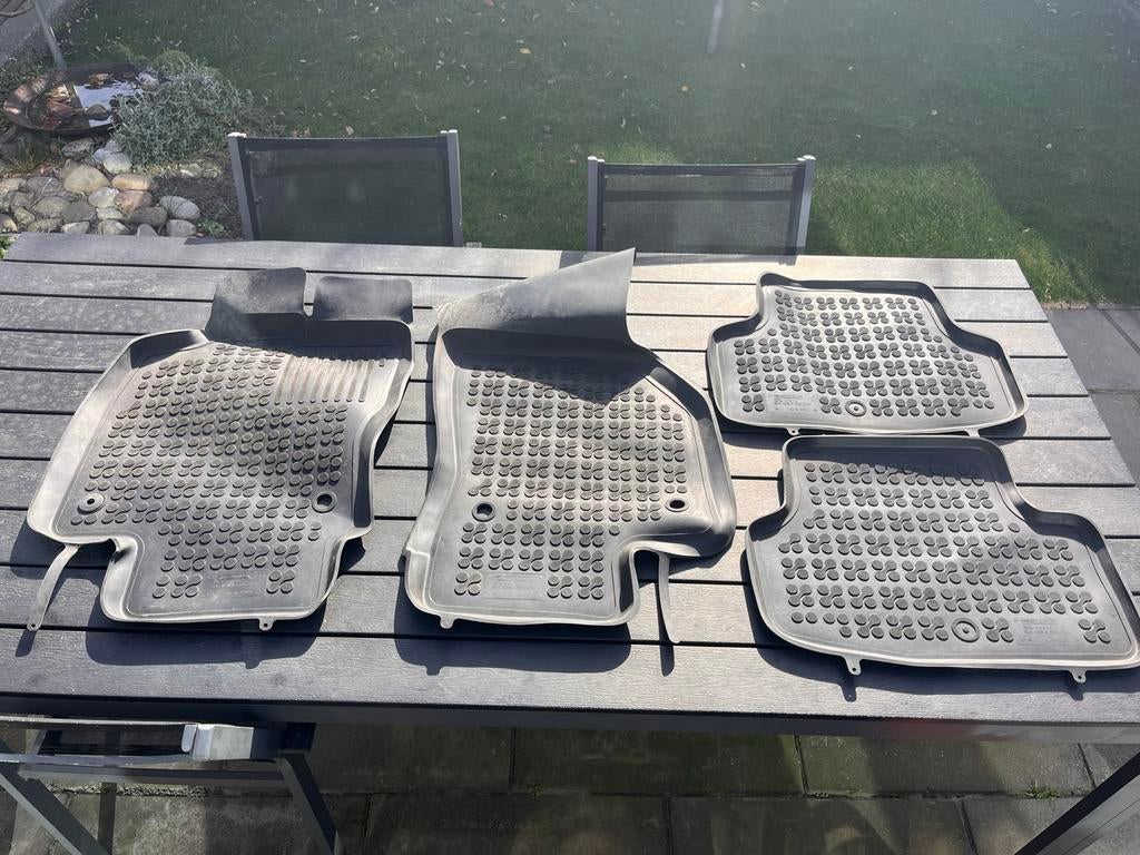 Rubberen automatten set voor Seat Leon (vanaf 2013), Auto diversen, Automatten, Gebruikt, Ophalen of Verzenden