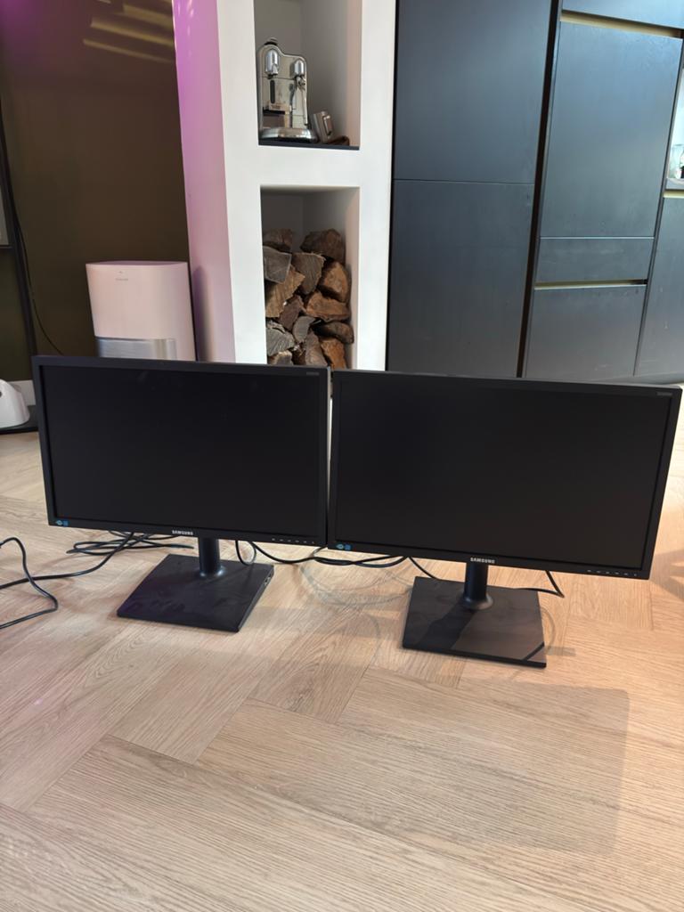 2x Samsung 24 inch monitoren  4k - Prima staat, Computers en Software, Monitoren, IPS, Full HD, Ophalen of Verzenden, Zo goed als nieuw