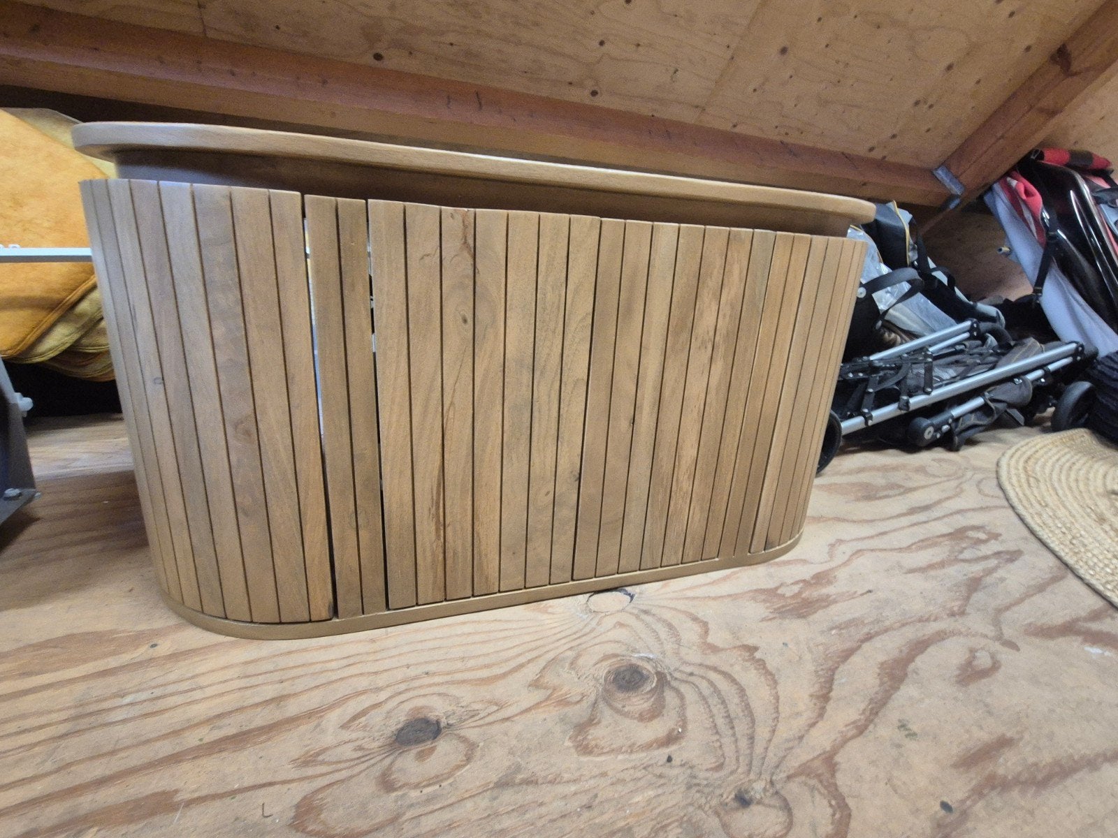 Houten Sklum hangdressoir/hangkastje met twee deuren, Ophalen