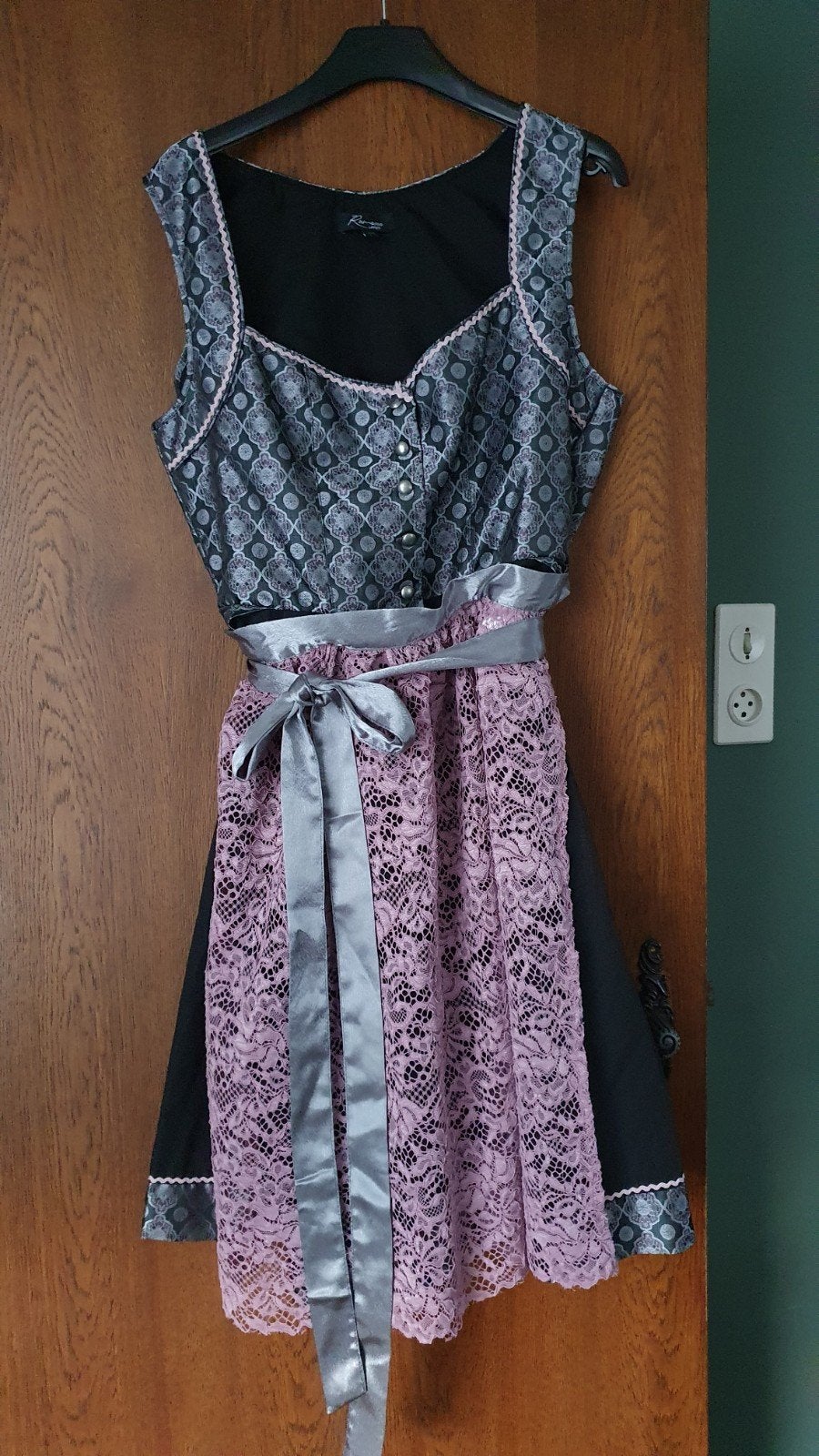 Dirndl jurk maat 42 - oktoberfest, Maat 42/44 (L), Ophalen of Verzenden, Kleding, Overige thema's