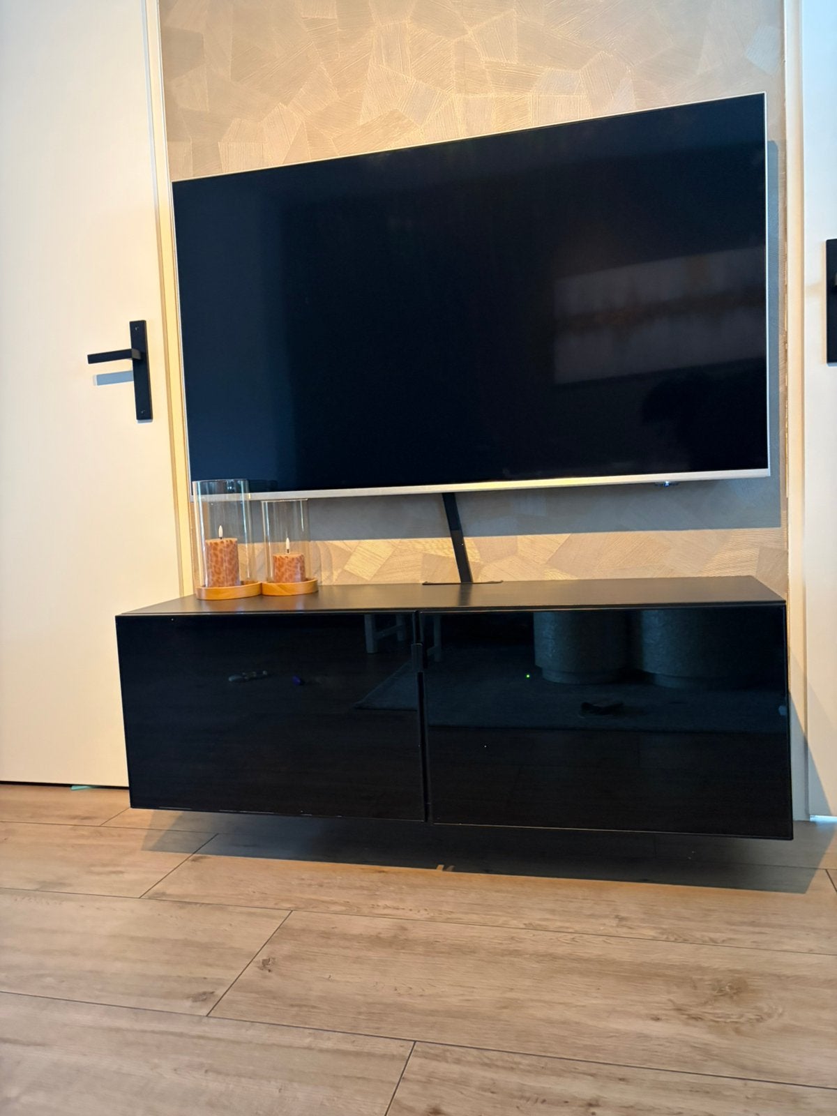 IKEA Besta zwevend tv-meubel met zwarte glazen deuren, Ophalen, Gebruikt, 100 tot 150 cm, Glas