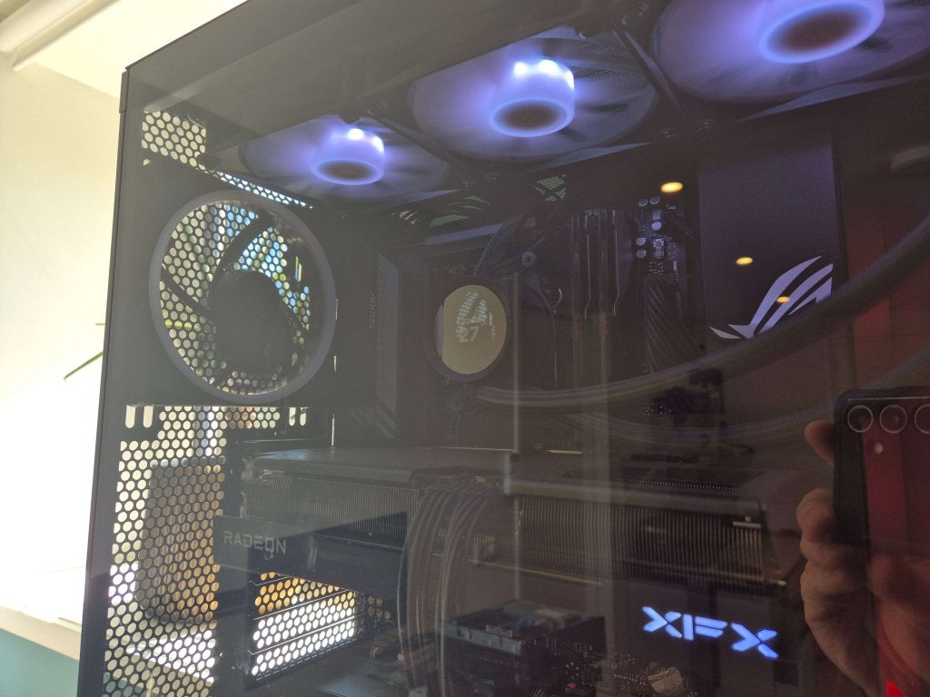 NZXT H7 | RYZEN 7 9800X3D, RX 9070 XT 16GB, 32GB DDR5, 2TB, Niet ingevuld, 32 GB, 2TB, Virtual Reality
