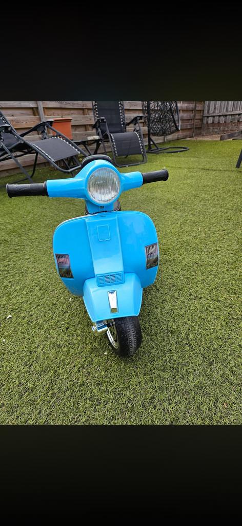 Vespa kinder scooter, Kinderen en Baby's, Speelgoed | Buiten | Accuvoertuigen, Verzenden, Zo goed als nieuw