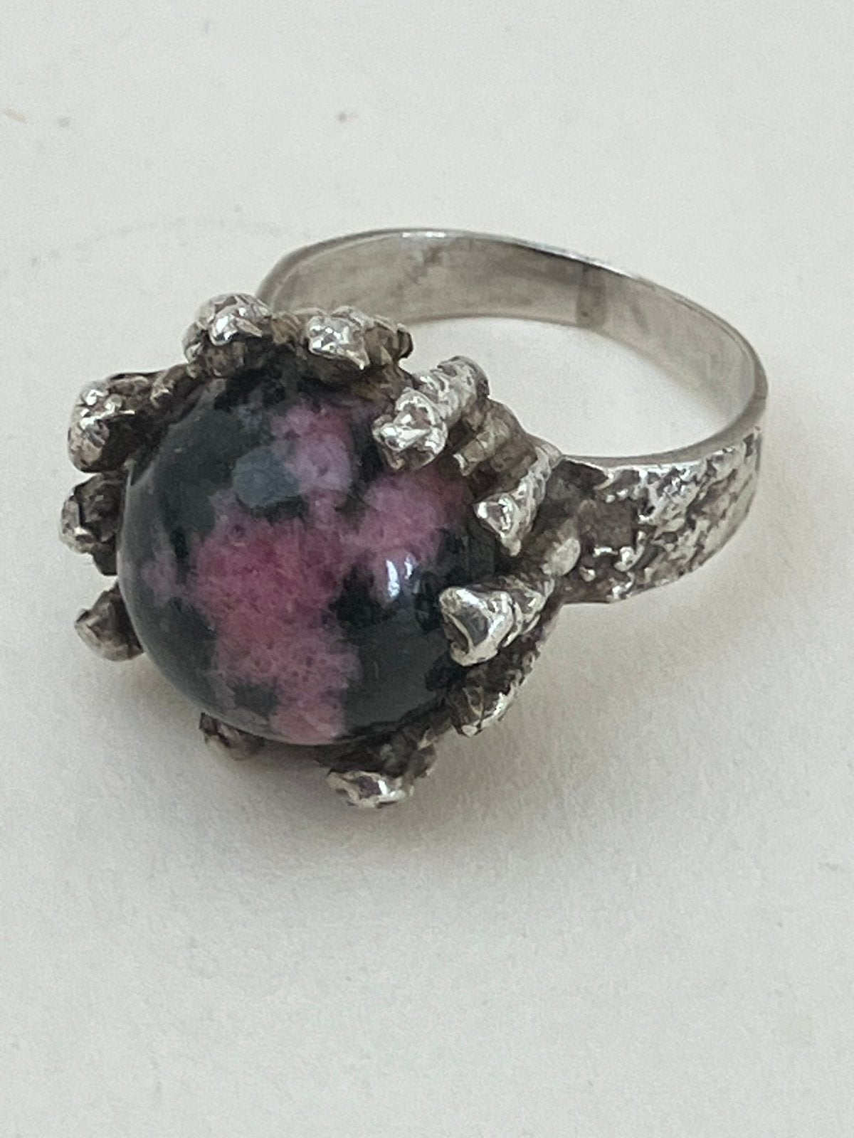 Prachtige ring met rodochrosiet, Ophalen of Verzenden, Zo goed als nieuw, 17 tot 18, Dame