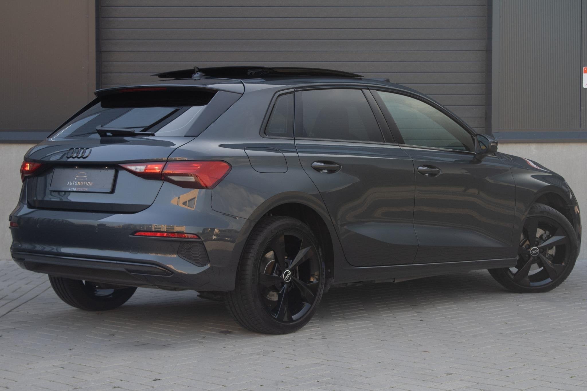 Audi A3 Sportback 40 TFSIe Edition PANO CAMERA ACC LANE ASSI, Auto's, Dealer onderhouden, Stof, Gebruikt, 4 cilinders