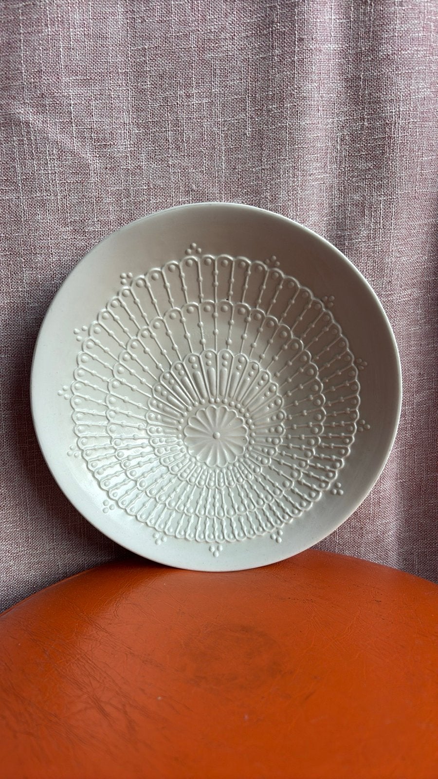 Fair Trade Original schaal met pauwenveren reliëf, Overige merken, Keramiek, Ophalen of Verzenden, Overige stijlen